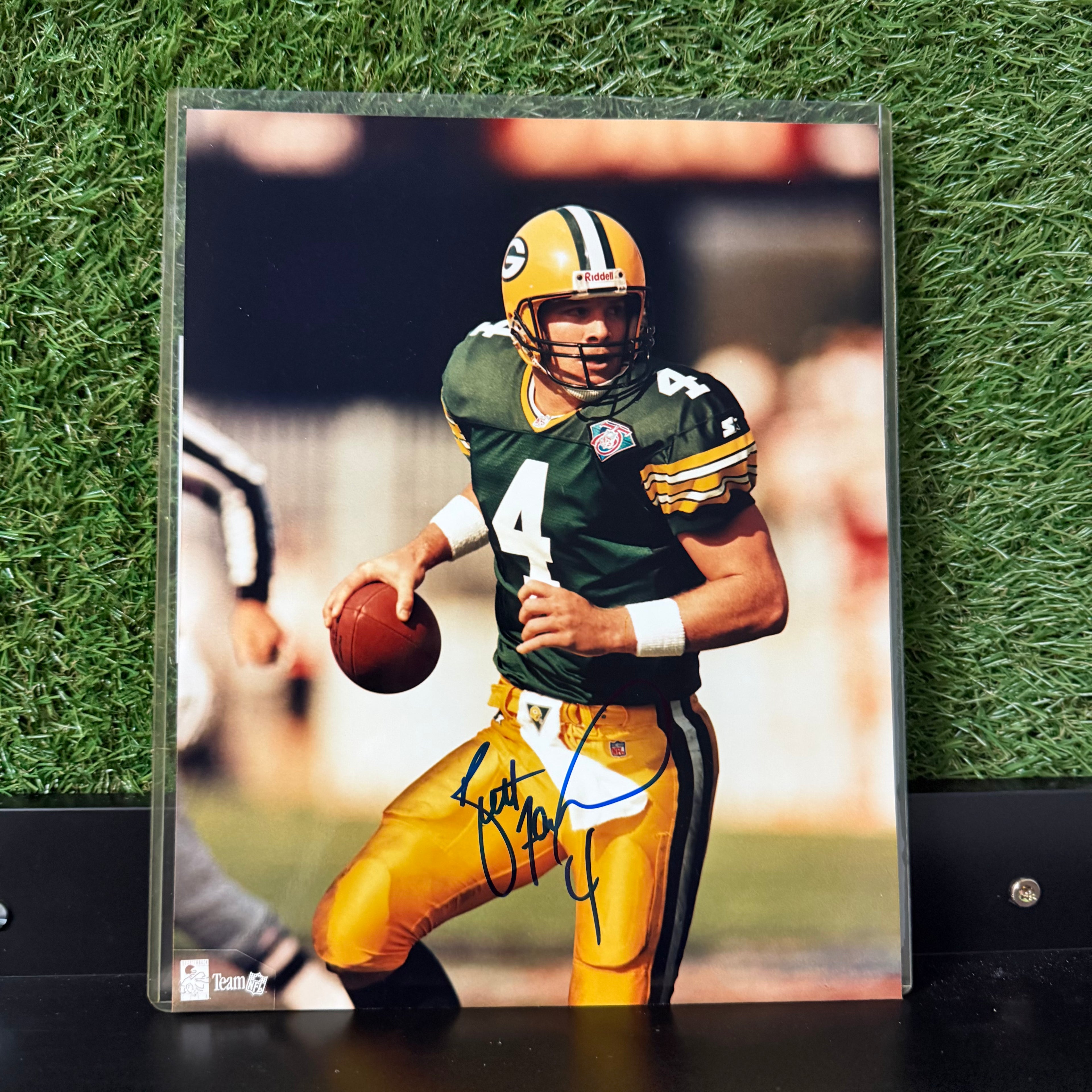 Brett Favre Signed 8x10