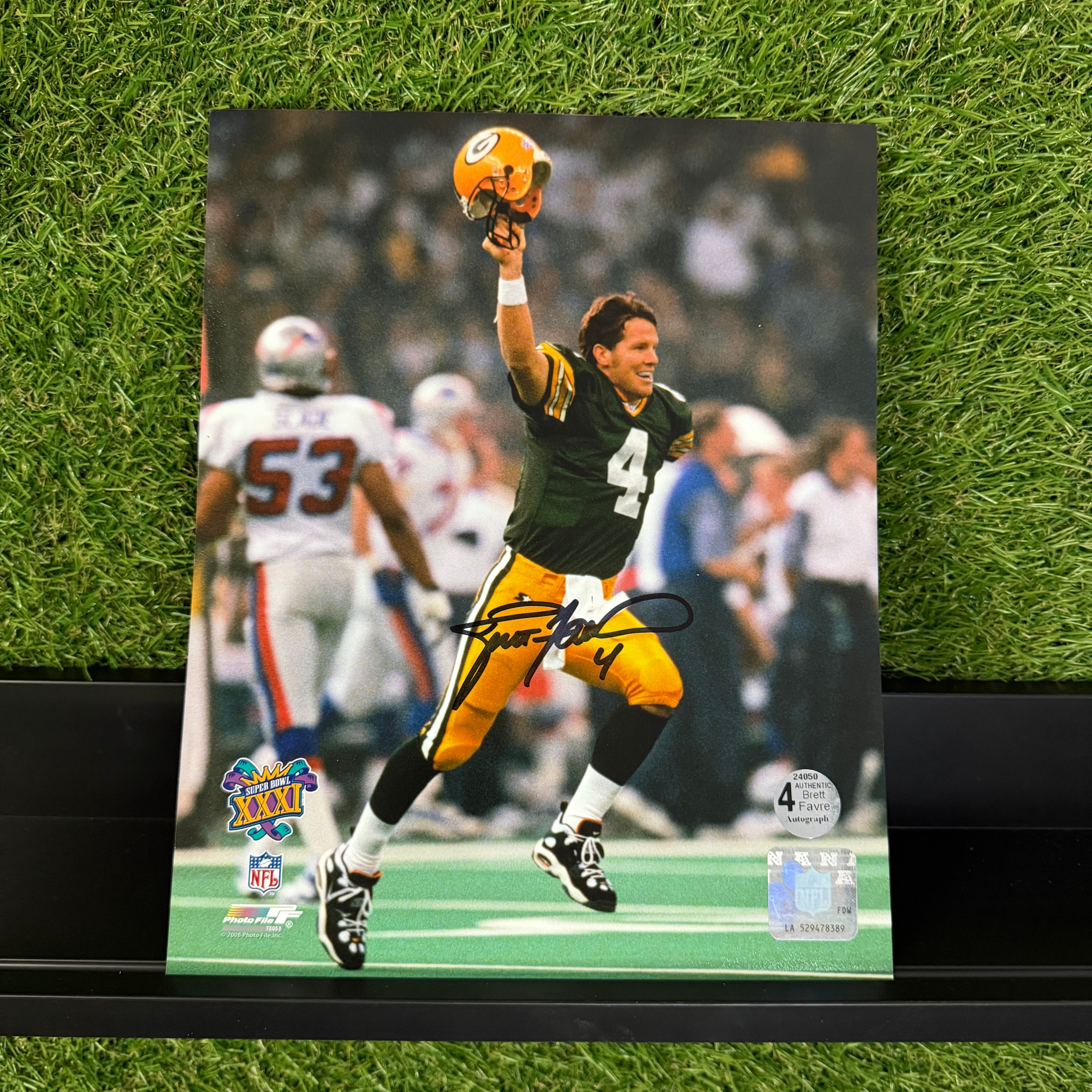 Brett Favre Signed 8x10