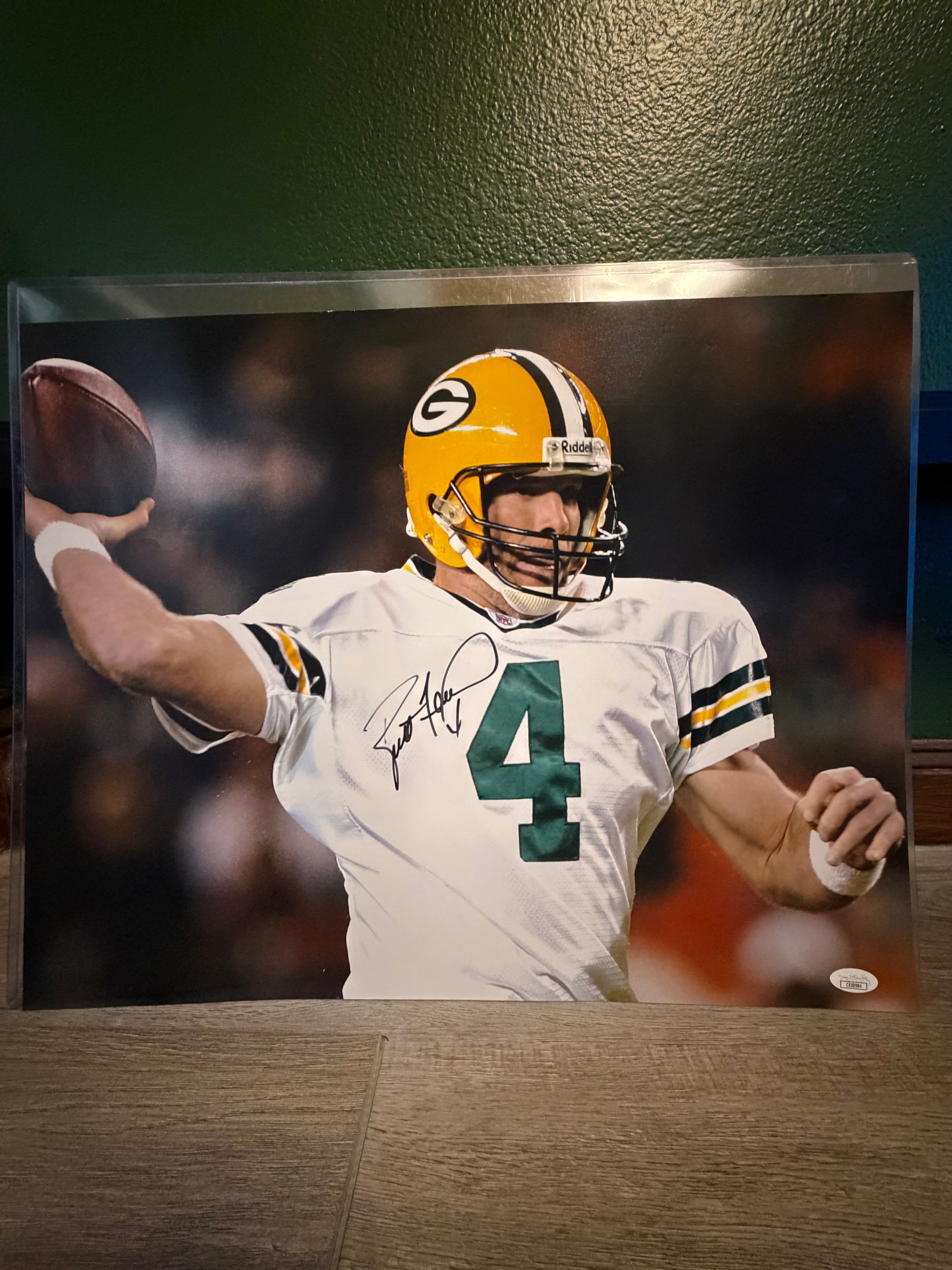 Brett Favre Signed 15.5x20